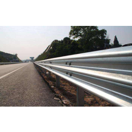乌海防撞波形护栏板-君宏护栏-高速公路防撞波形护栏板