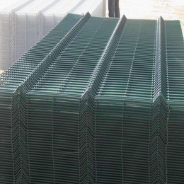 供应市政隔离网焊接绿色铁丝网