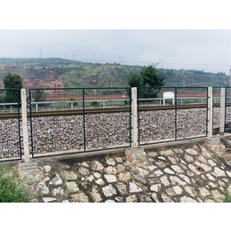河北厂家供应高速公路护栏网 铁路绿色框架护栏 低碳钢丝护栏网缩略图