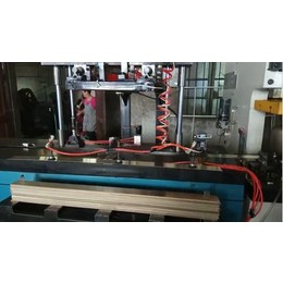 潍坊宏凯机械厂-油压机上料机械手生产-海西油压机上料机械手