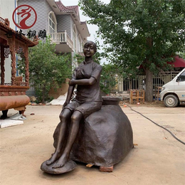 世隆雕塑-三门峡广场人物铜雕塑定制