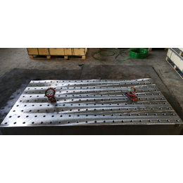 三维柔性焊接工装平台与铆焊平台之间的区别