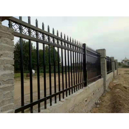 锌钢护栏厂批发-双鸭山焊接护栏-方管焊接护栏的图片