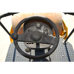 座驾式压路机-诺特机械-小型座驾式压路机