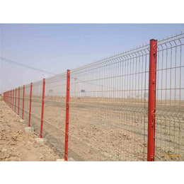 桃型立柱护栏 三角折弯护栏网厂家绿色折弯铁丝网护栏