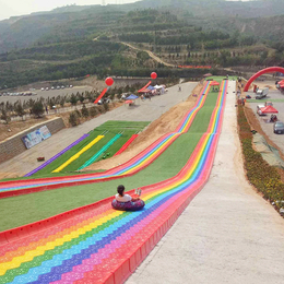 网红游乐设施彩虹滑梯塑料滑道大型户外斜坡设计规划