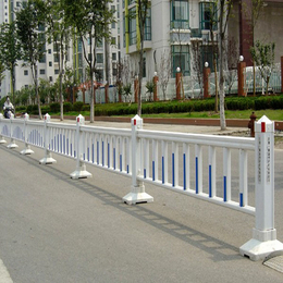 厂家备有大量现货 珠海市政护栏 蓝白色带反光标 方形护栏