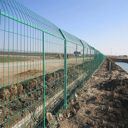 安全框架护栏网 折弯护栏网 镀锌围栏网 *