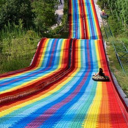 玩法多样的彩色滑道 颜色光鲜网红彩虹滑道 游乐引流可全年经营