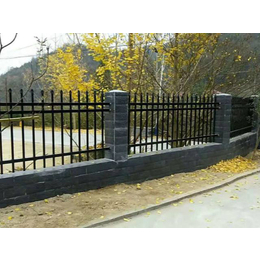 韶关花园围墙改造锌钢护栏安装 小区铁艺围栏图片 栅栏价格