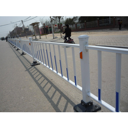 长沙市政道路护栏交通安全人车分流镀锌钢栏杆防撞护栏
