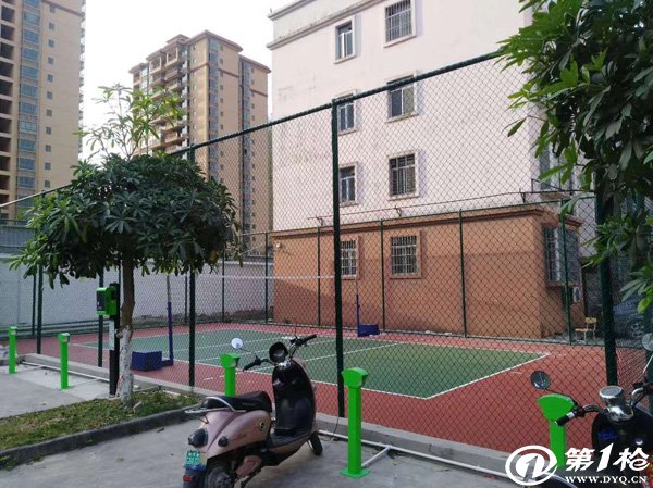 广西灵川篮球场围网安装过程