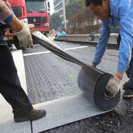 混凝土路面防裂贴质量合格