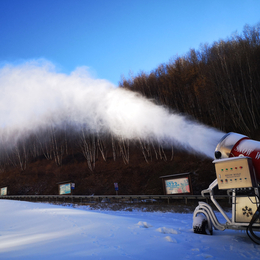 在滑雪场中诺泰克人工造雪机厂家造雪需要的条件和原理