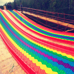 山东金耀主要生产彩虹滑道七彩滑梯网红滑梯