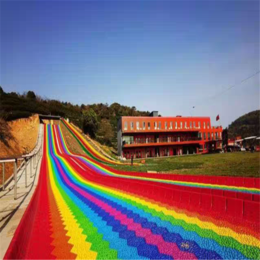 网红游乐项目当属彩虹滑道七彩滑梯滑雪滑草滑道