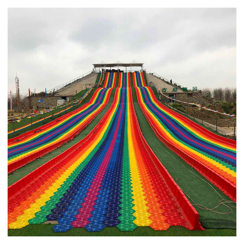 七彩滑道玩法视频 景区旱雪滑道钢架搭建方式 彩虹滑道图片