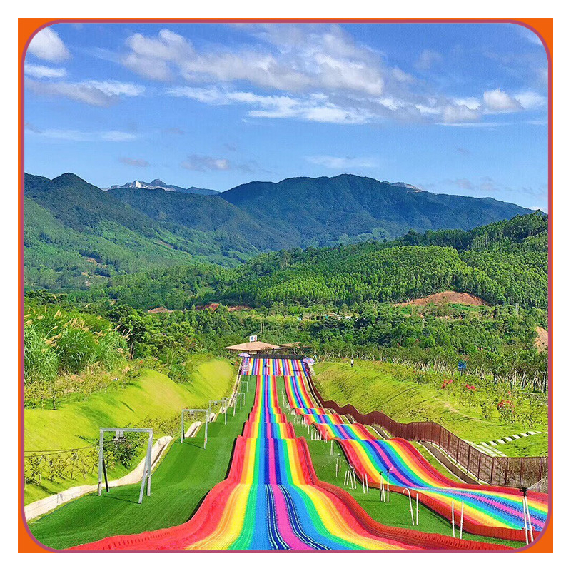 彩虹滑梯吸引来不少游客 辽宁彩虹大滑梯让景区收入猛增缩略图