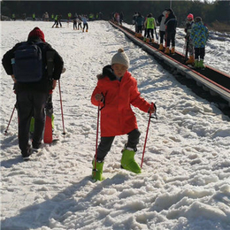 诺泰克滑雪场魔毯四季均可使用 魔毯输送带定期检查防止损坏