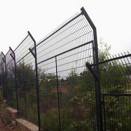 绿化带护栏网安装 道路菱形网隔离栅 惠州铁丝网护栏埋地柱