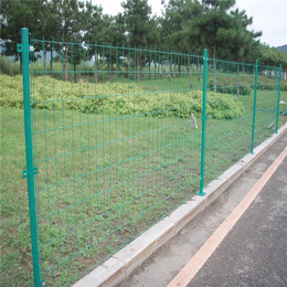 双边丝护栏厂家高速公路双边铁丝护栏网圈地养殖隔离防护护栏