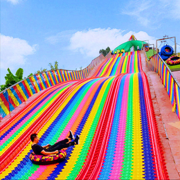  七彩滑梯波浪设计 彩虹滑道坡高设计 彩色滑梯平方米价格