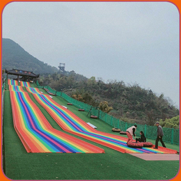 不费爹妈的地方自个玩到嗨 彩虹滑道材质 七彩塑料滑道
