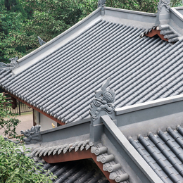 峨眉山半山清音阁寺庙瓦翻新