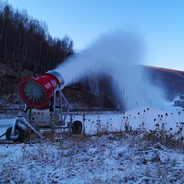 滑雪场人工造雪机场地规划 国产造雪机水管安装
