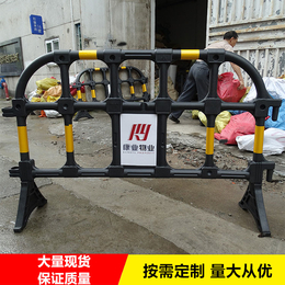 广州深圳塑料胶马护栏 红色印字胶马围栏
