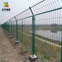 安平坤贤出厂价格公路护栏网 公路隔离栅 框架焊接网隔离栅