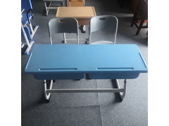 蓝色课桌椅