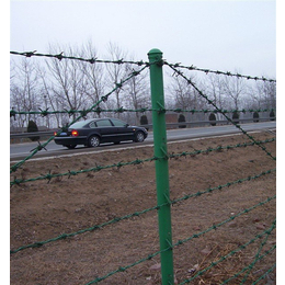  河北现货镀锌刺绳厂家供应渝中钢丝围墙护栏大渡口刺丝防护网