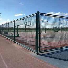 篮球场隔离铁丝网A学校操场隔离栅栏生产厂家A长沙球场围网
