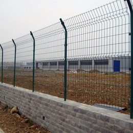 框架绿色护栏网 农场防护围栏网 园林铁丝护栏网加工定制