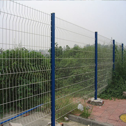 惠州开发区围栏网报价 湛江工厂外墙防盗护栏 三角折弯护栏网																																																															缩略图