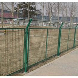 圈地绿色防护护栏网 高速公路防护护栏网 铁丝隔离护栏网厂家