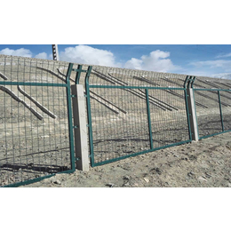 绿色焊接网*铁路防护栅栏