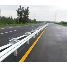 成都高速公路护栏板-锦泽护栏网-高速公路护栏板喷涂