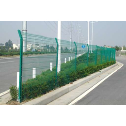 框架护栏采用线材为原料-焊接网采用高附着力粉末保护