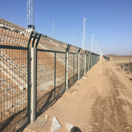 江门铁路山坡防护栅栏 高速桥下隔离网片 轨道两侧金属围栏
