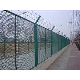 清远工业园区围墙网栏生产  惠州港口码头隔离护栏网款式定做