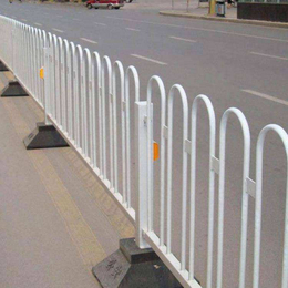 广州做交通护栏的厂家 人行道隔离栏杆 路中间隔离带缩略图