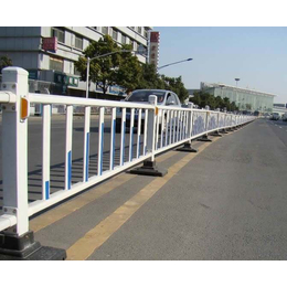 广州马路中间白色护栏 人行道隔离栏杆 甲型围栏批发