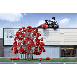 南京商场门头熊猫山茶花组合雕塑图
